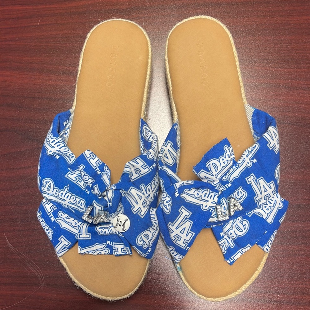 Los Angeles Dodgers Bamboo Sandals Size 8 in Great Condition.